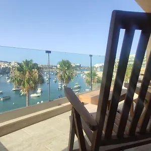 Apartment Aquamarine Sea Front - Third Floor, Marsaskala